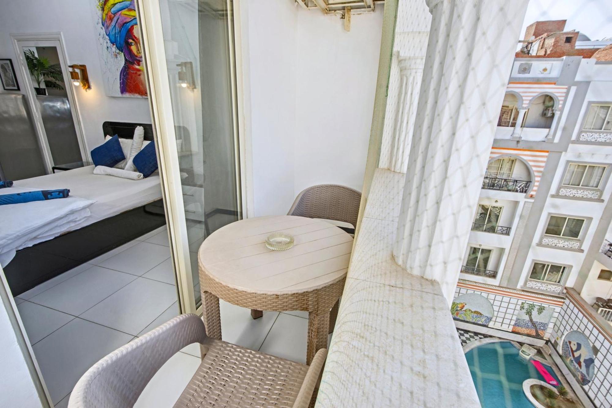 Rare New Marina Hotspot With Fast Free Wifi, Balcony & Pool Apartament *